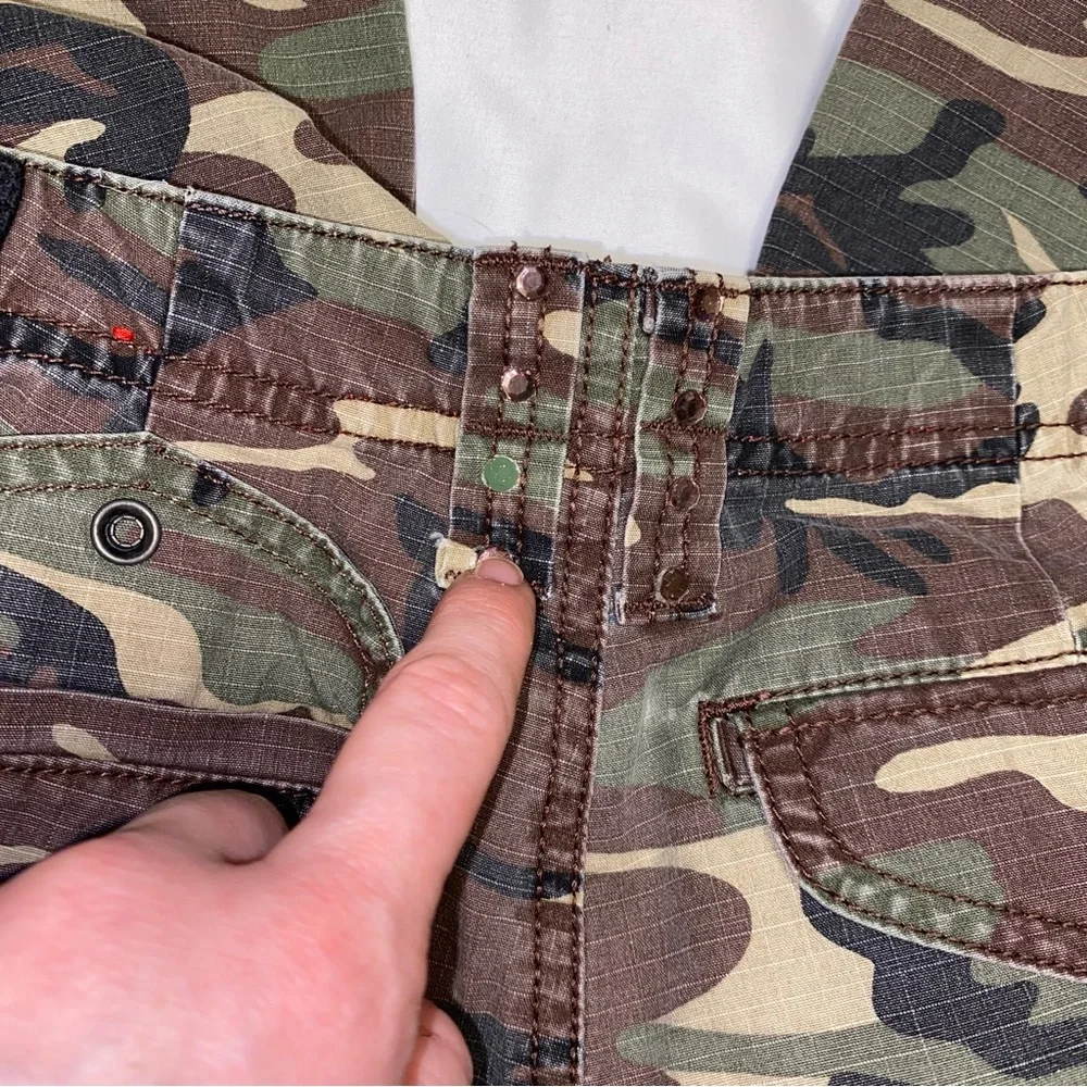 GLO jeans Women's Camo Cargo Capris - Green/Brown/Black - Picture 7 of 14